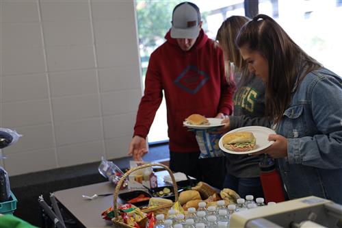 Students eating lunch